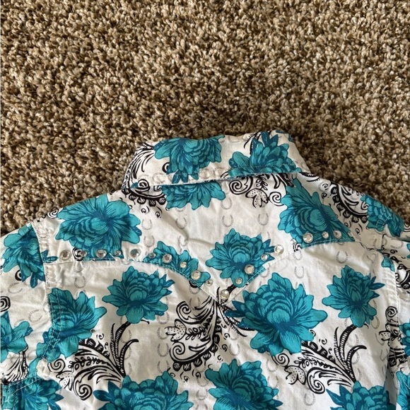Cowgirl Hardware | Girl's Blue Floral Rhinestone Button Down Shirt Size 2T - Picture 6 of 8